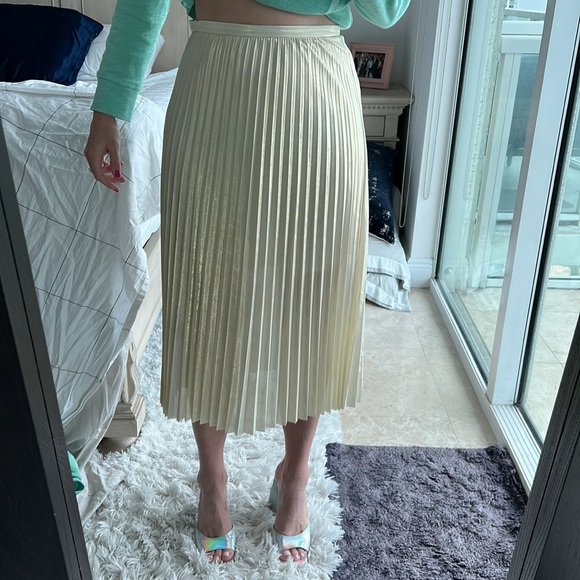 & Other Stories size 6 gold pleated skirt - Picture 3 of 5